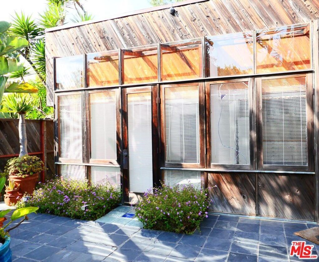 6456 Surfside Way # Apt., Malibu