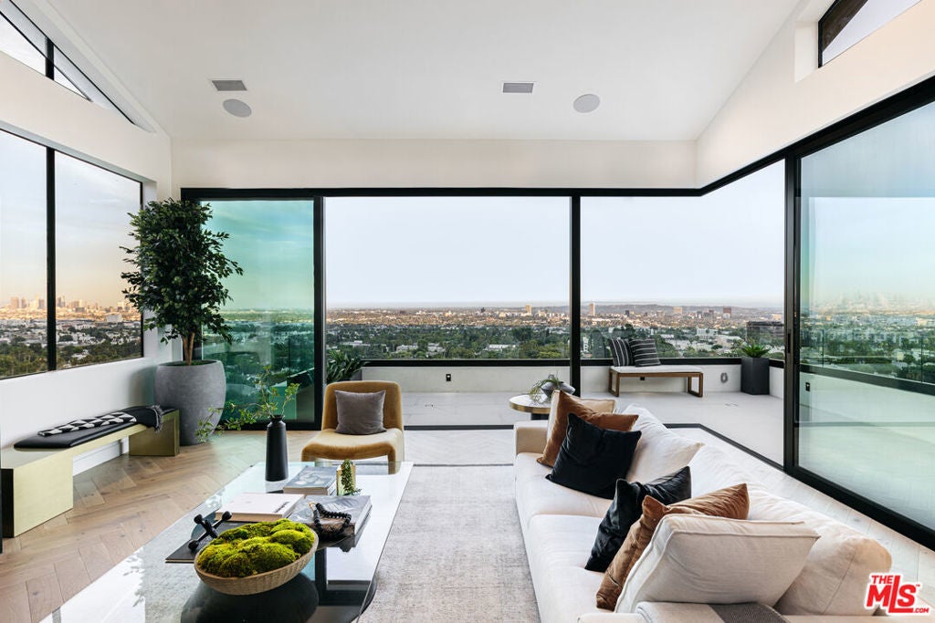 Photo of Listing #26694847