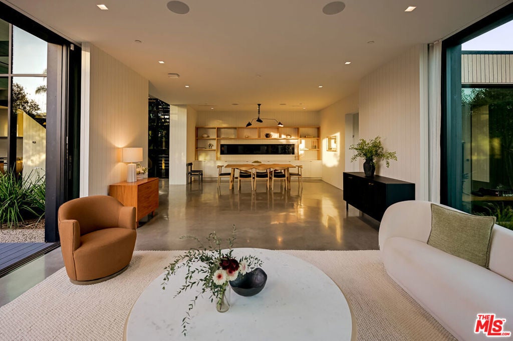 Photo of Listing #26681559