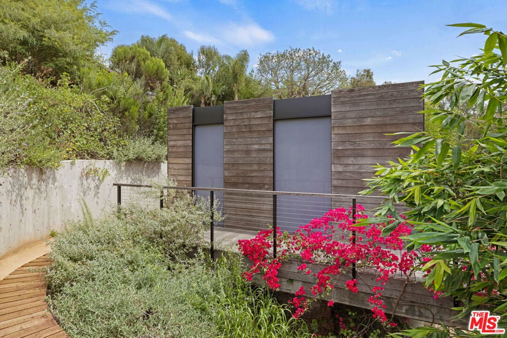 Photo of Listing #26693407