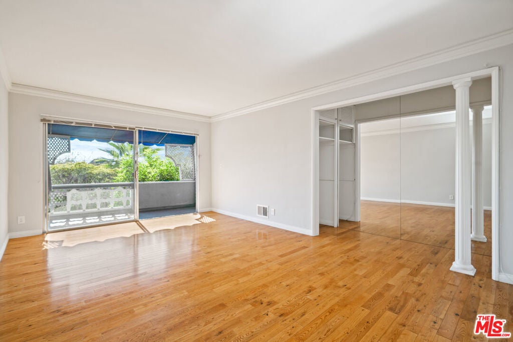 Photo of Listing #26698035