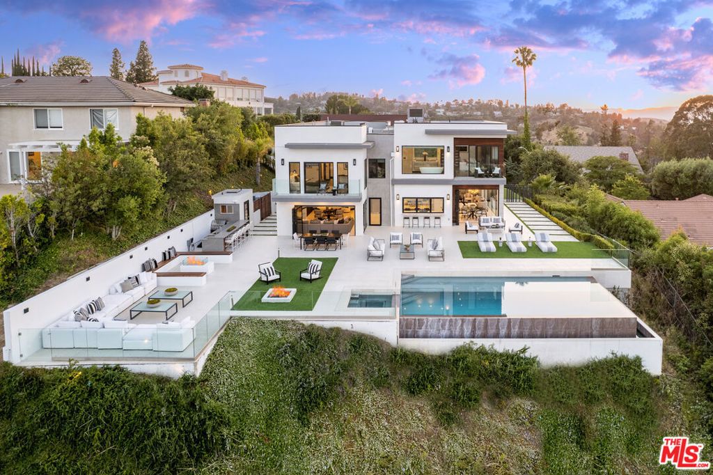 4338 Gayle Drive, Tarzana