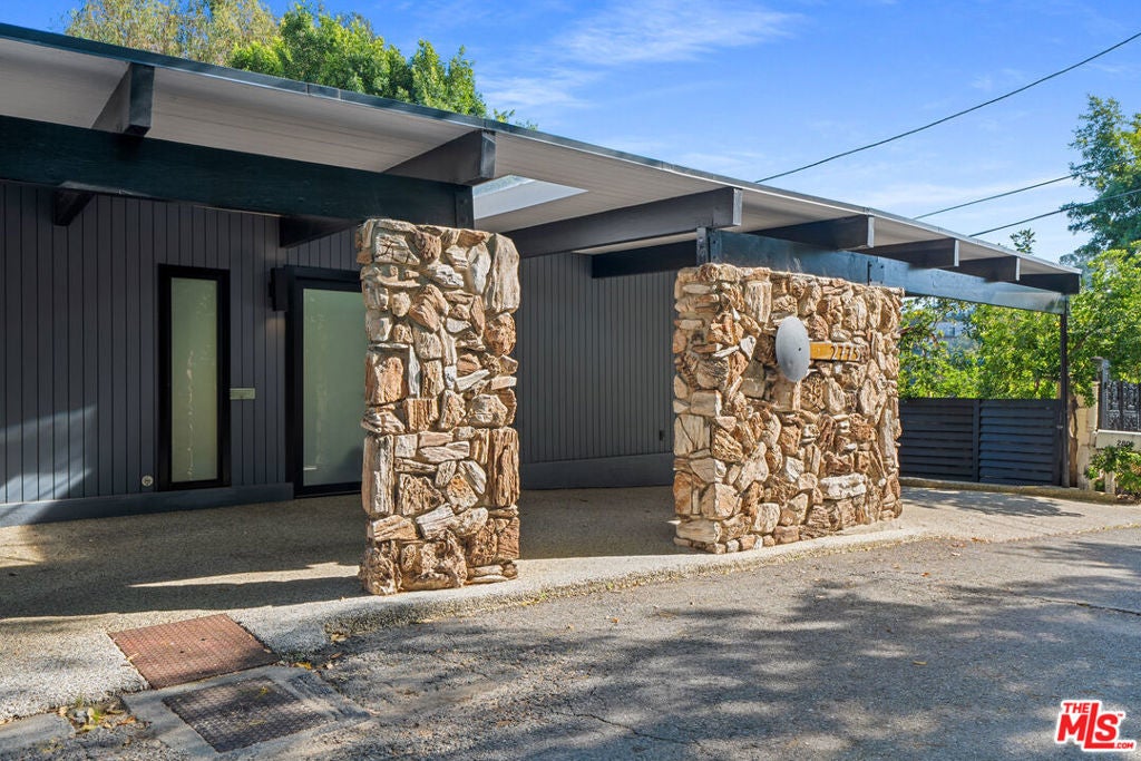 Photo of Listing #26701655