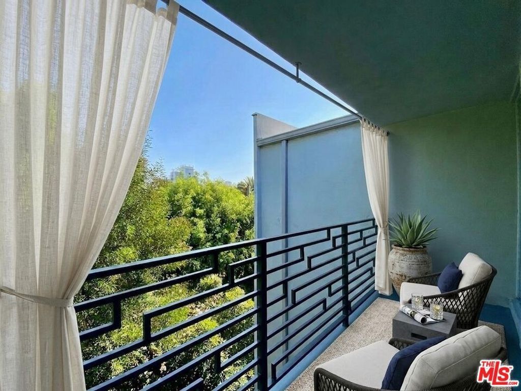 1920 Hillcrest Road # 12, Los Angeles