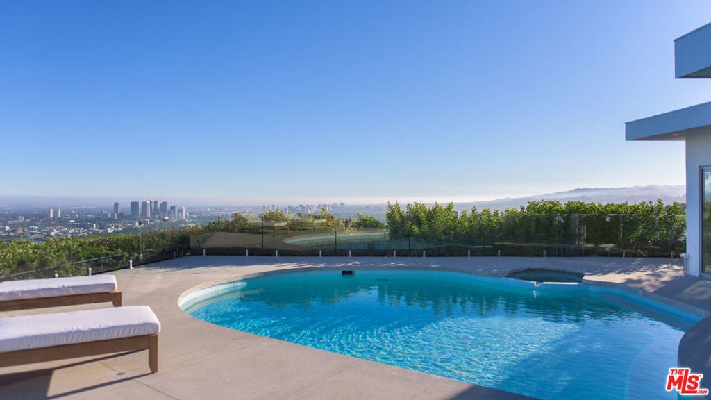 Photo of Listing #26721385