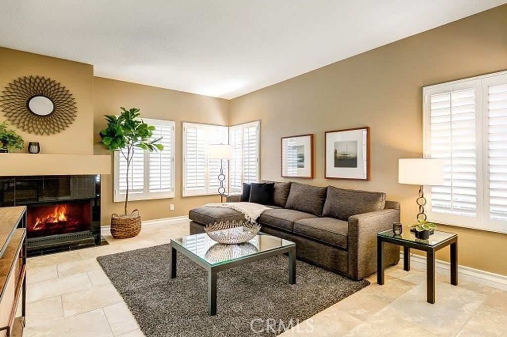 2439 Paseo Circulo, Tustin