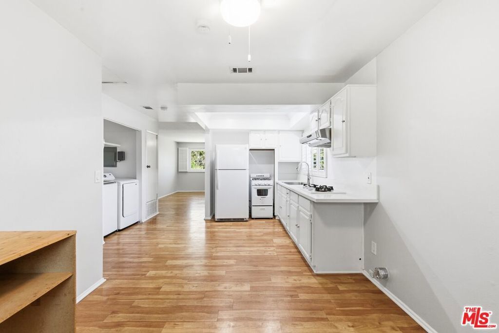 2752 Guirado Street, Los Angeles