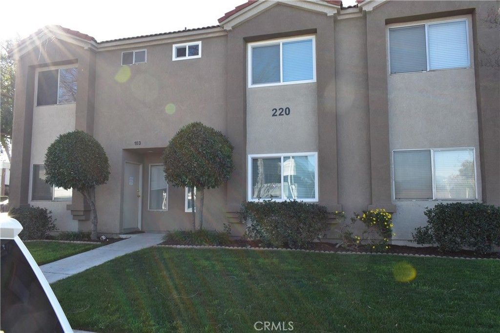 260 W 3rd, Corona