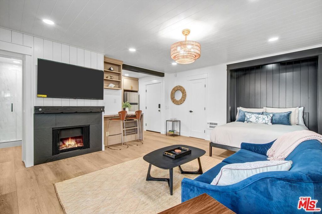 1083 Montauk Lane # 1, Ventura