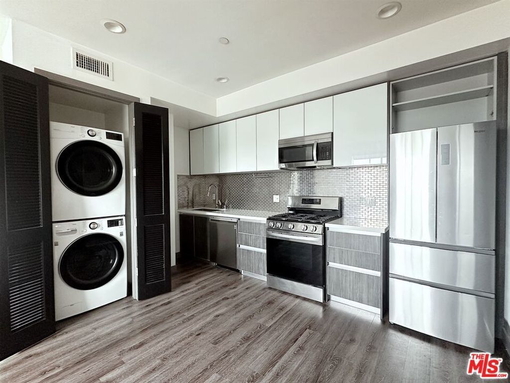 552 N Hobart Boulevard # 316, Los Angeles