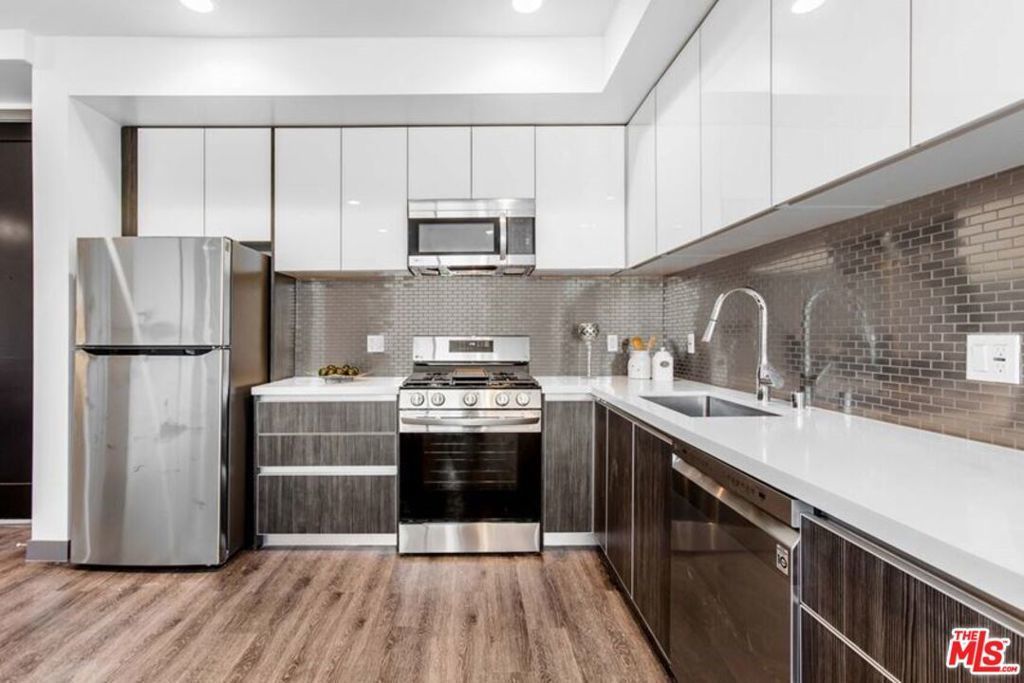 552 N Hobart Boulevard # 207, Los Angeles