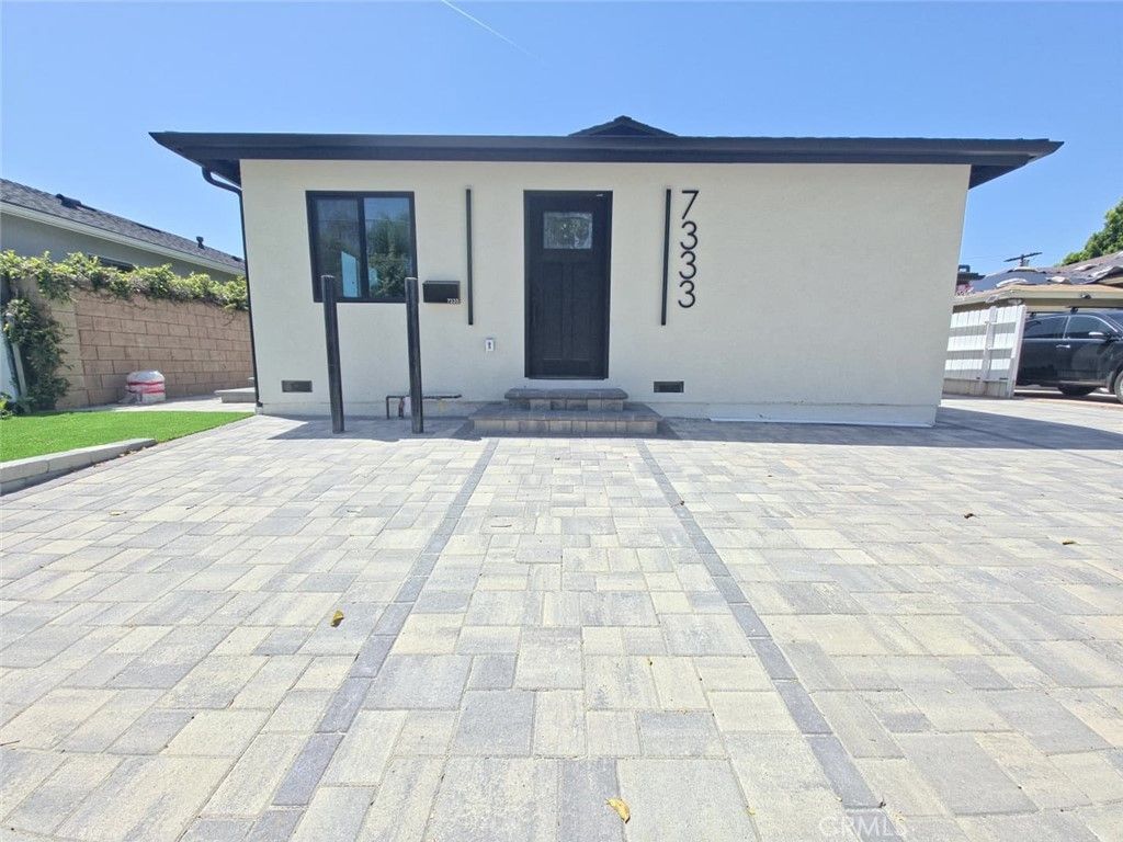 7333 Vanalden Avenue, Reseda