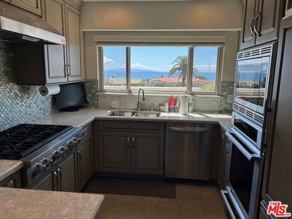 3908 Castlerock Road, Malibu