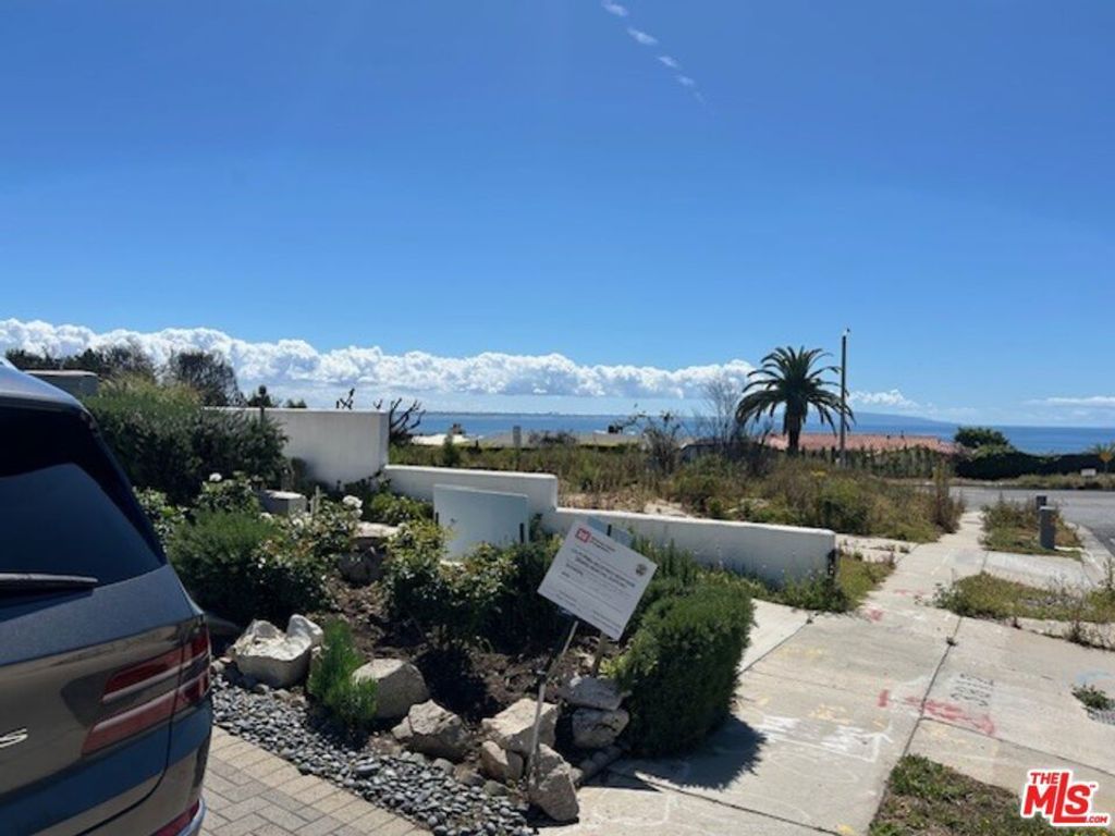 3908 Castlerock Road, Malibu