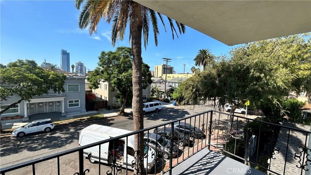 787 Gardenia, Long Beach