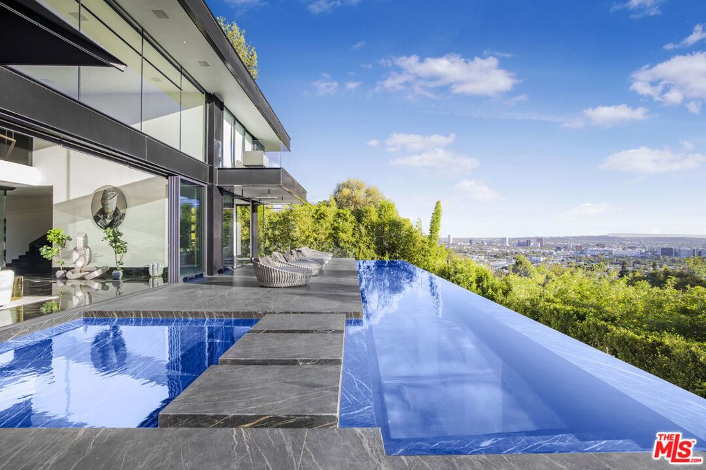 1369 Londonderry Place, West Hollywood