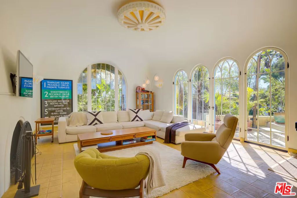 4778 Cromwell Avenue, Los Angeles