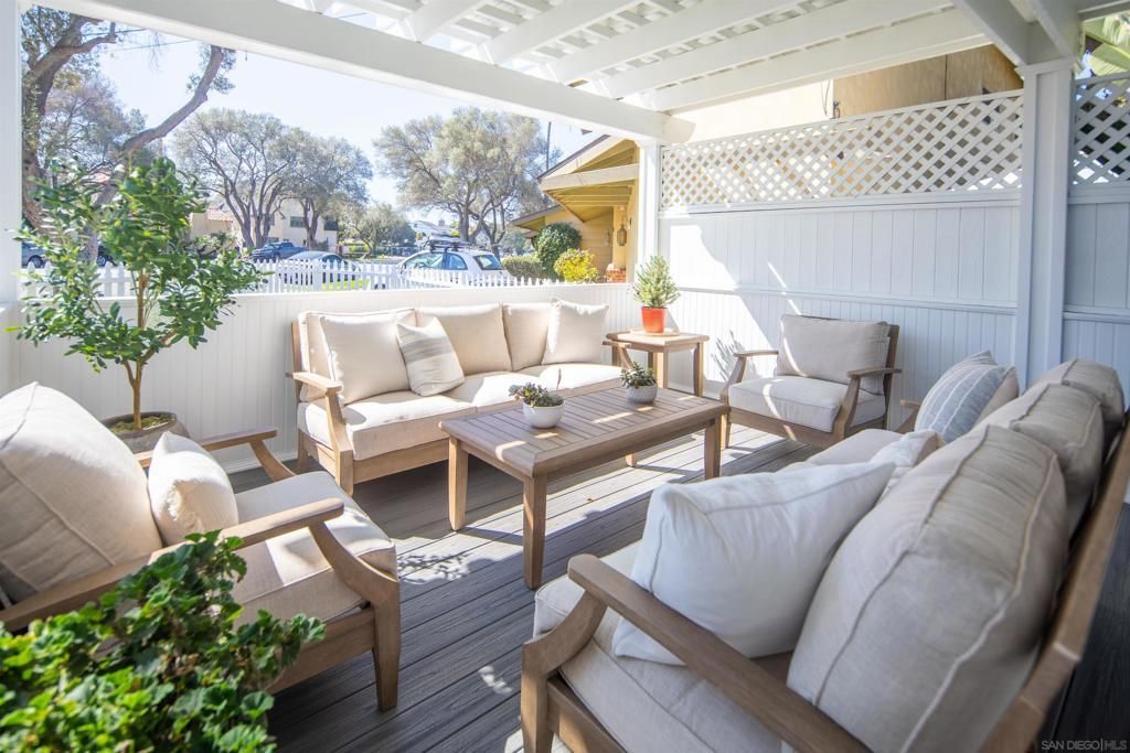 950 Olive Ave, Coronado