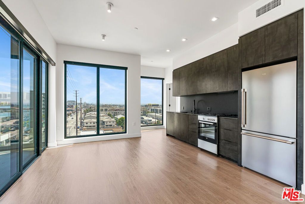 10700 Tabor Street # 402, Los Angeles