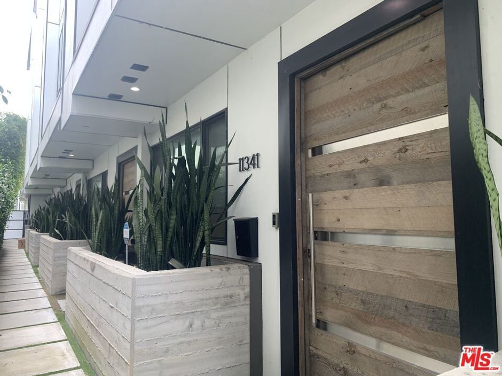 11341 Pearl Street, Los Angeles
