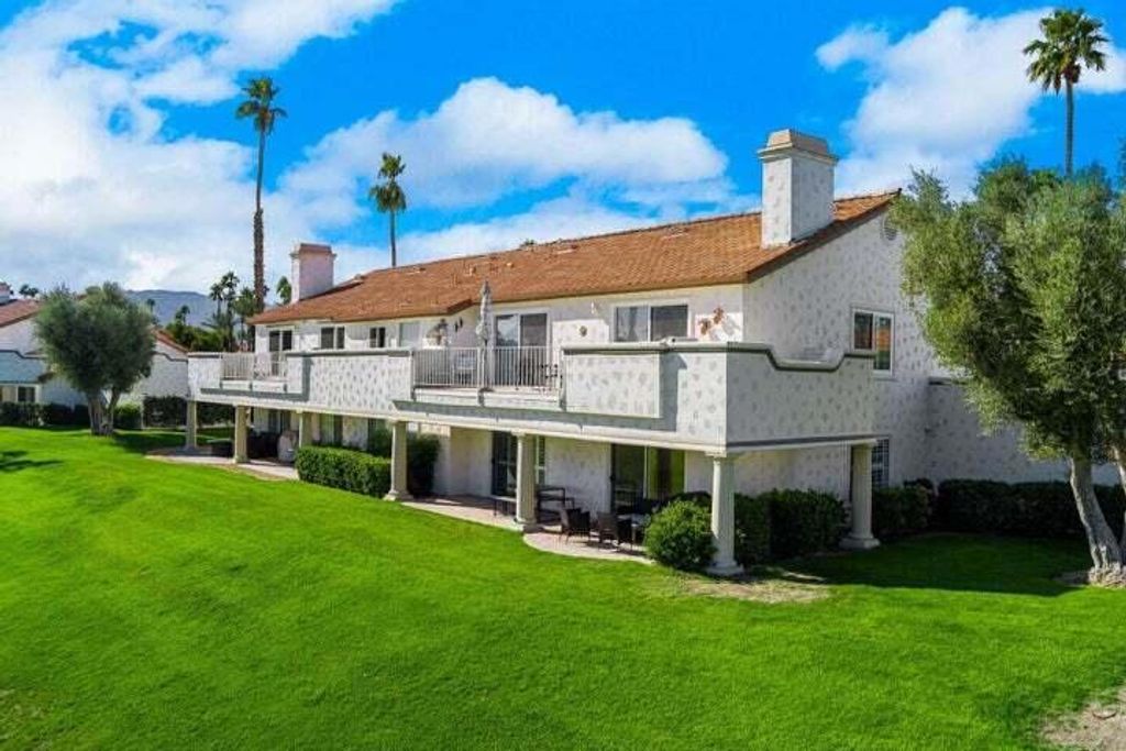 274 Vista Royale Circle E, Palm Desert