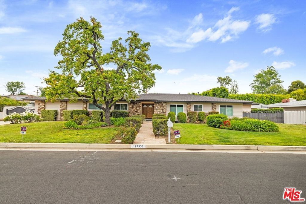 17537 Margate Street, Encino
