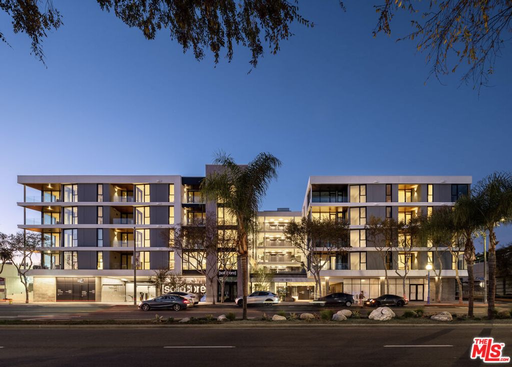 9001 Santa Monica Boulevard # 402, West Hollywood