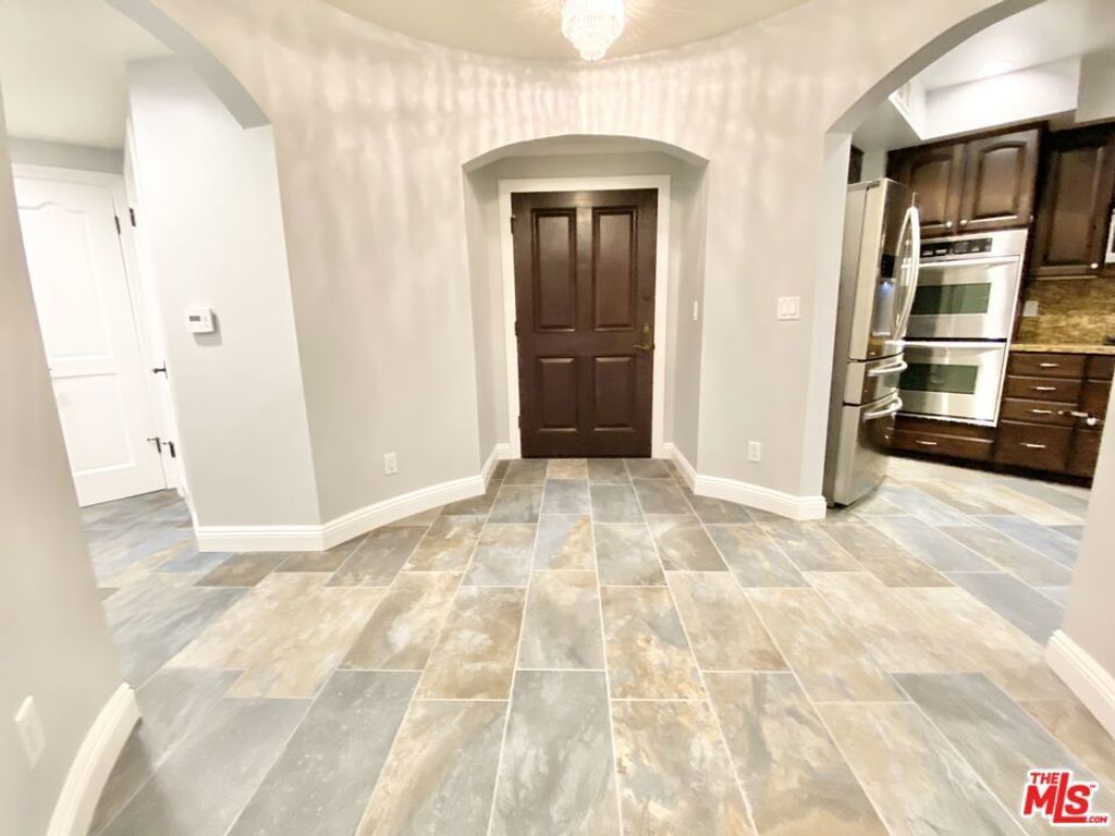 1135 Rexford Dr # 102, Los Angeles