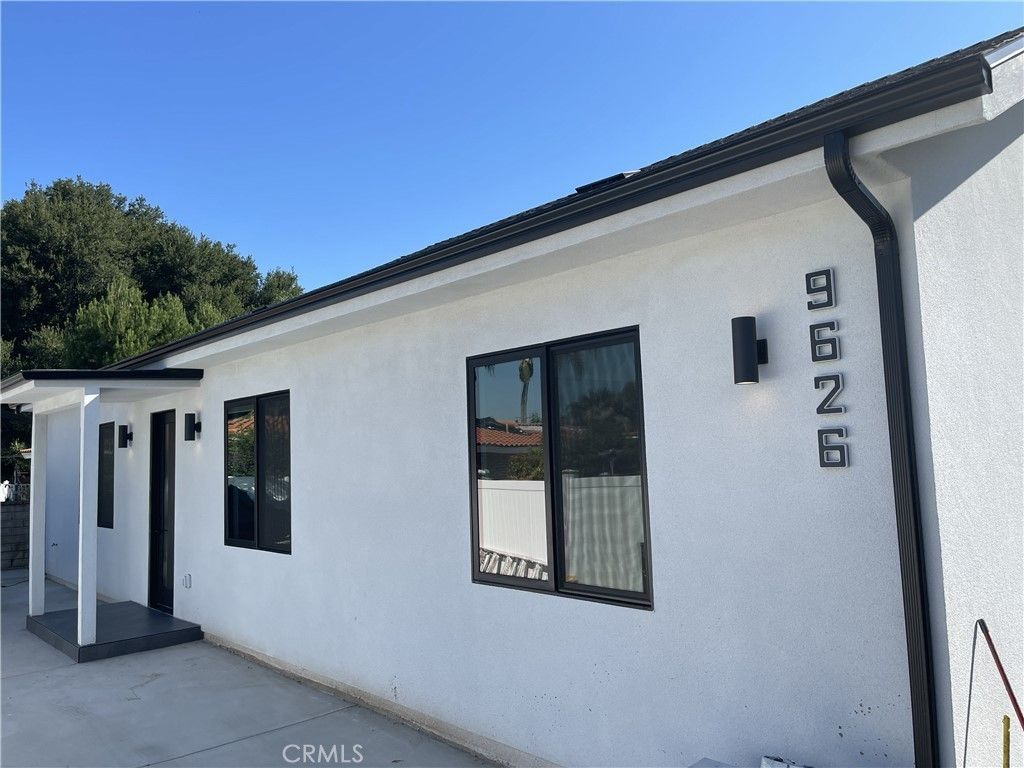 9626 Stonehurst Avenue, Sun Valley