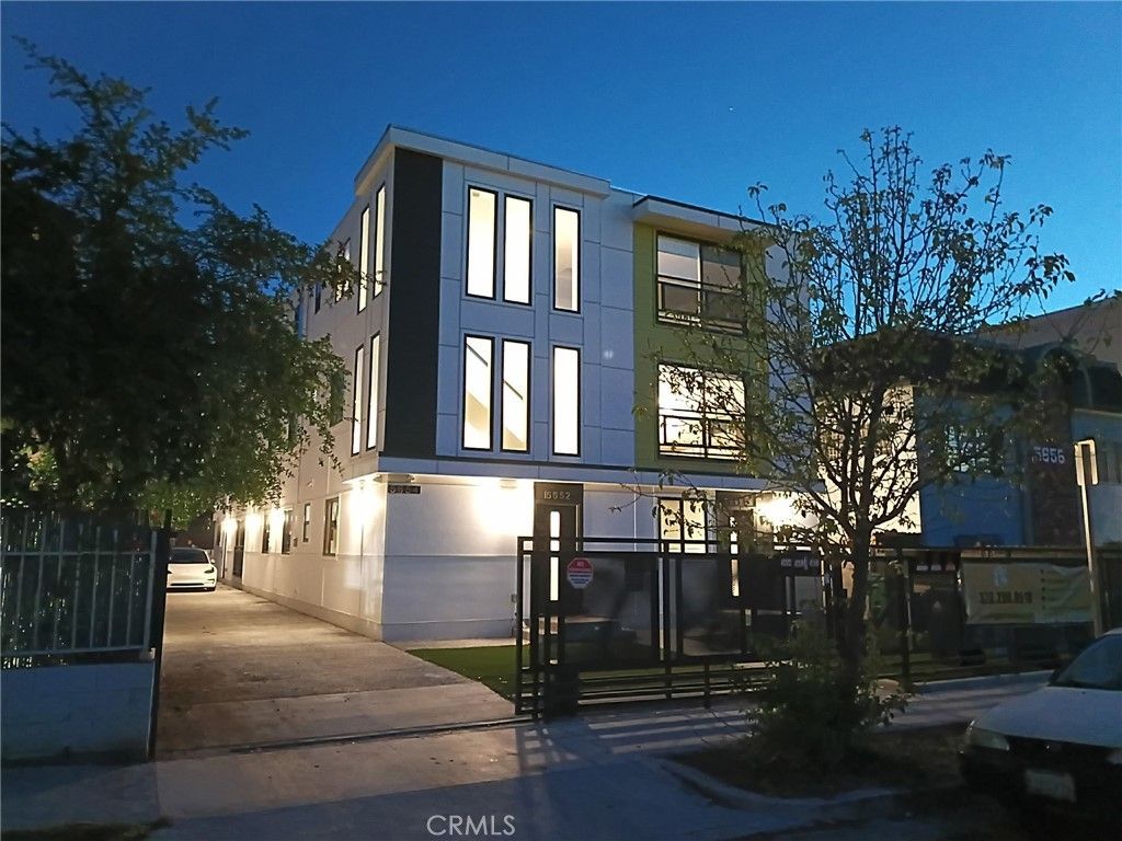 5654 La Mirada Avenue, Los Angeles