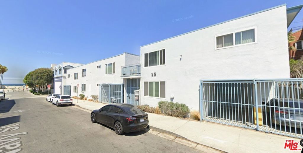 25 Navy Street # 4, Venice