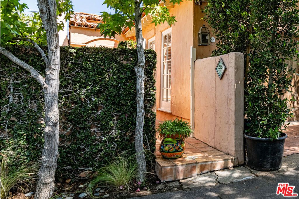 216 S Carmelina Avenue # Guesthouse, Los Angeles