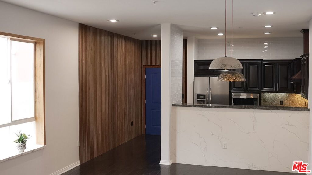 3750 W Santa Rosalia Drive # 214, Los Angeles