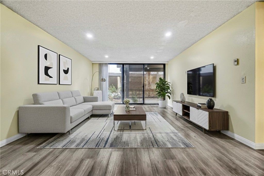 8650 Gulana, Playa Del Rey