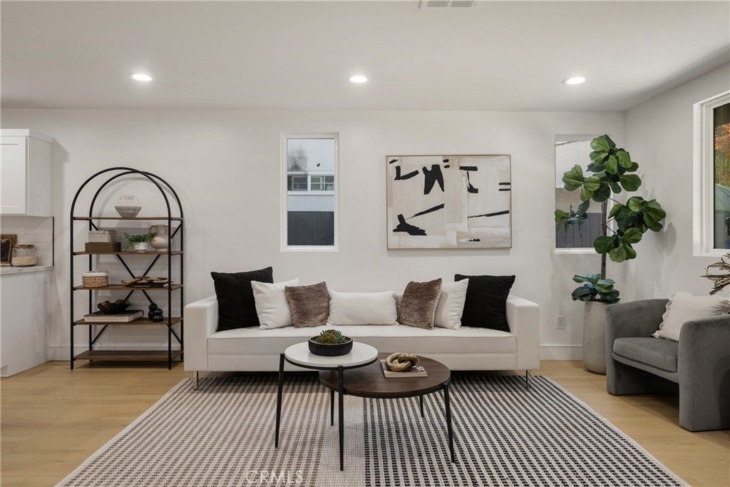 2706 S Cochran Street, Los Angeles