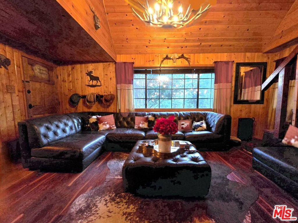 1668 State Highway 2, Wrightwood