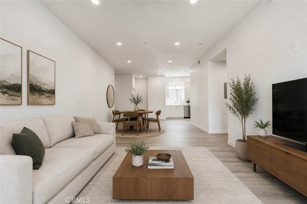 14810 Delano Street # 204, Van Nuys