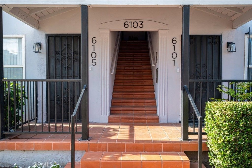 6101 S Hobart Boulevard, Los Angeles