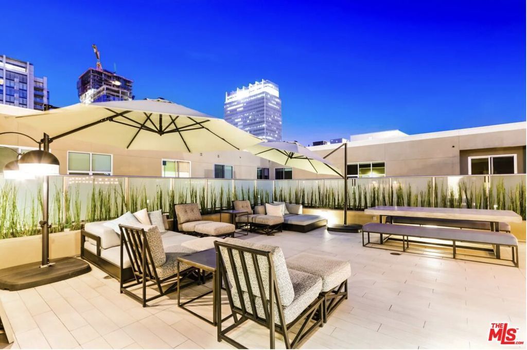 1249 S Grand Avenue # 212, Los Angeles