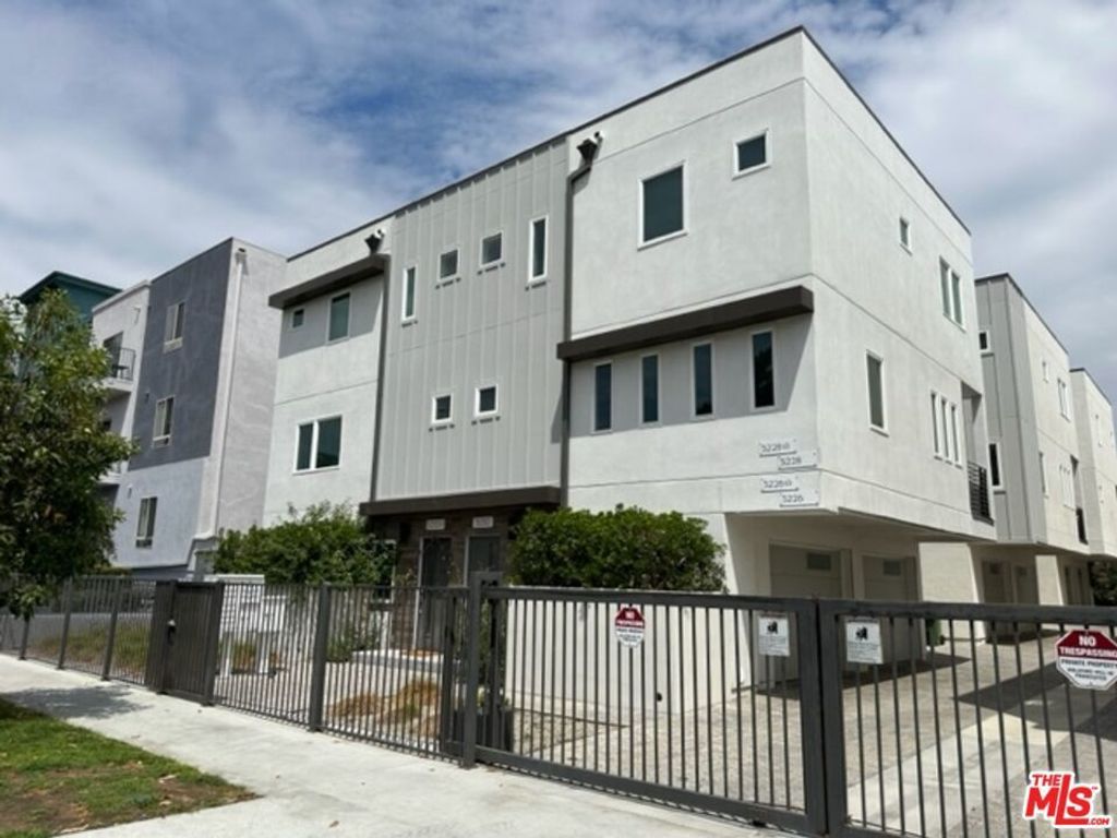 5222 Satsuma Avenue, North Hollywood