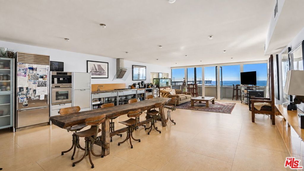 2909 Ocean Front Walk, Venice
