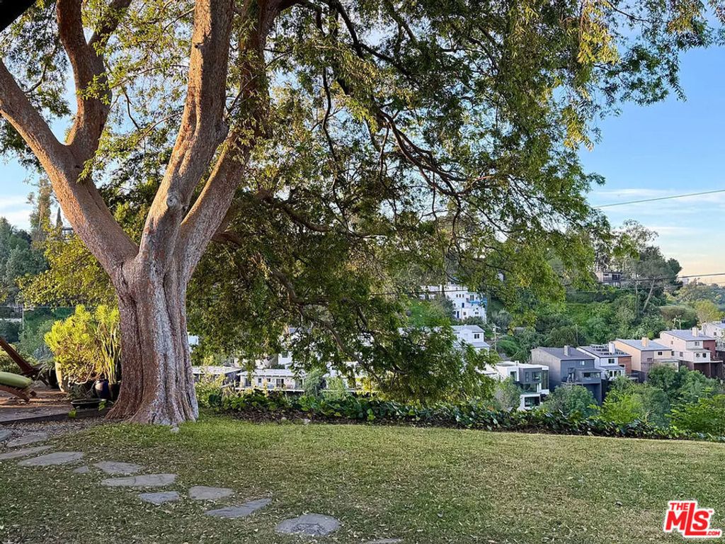 4608 Nob Hill Drive, Los Angeles