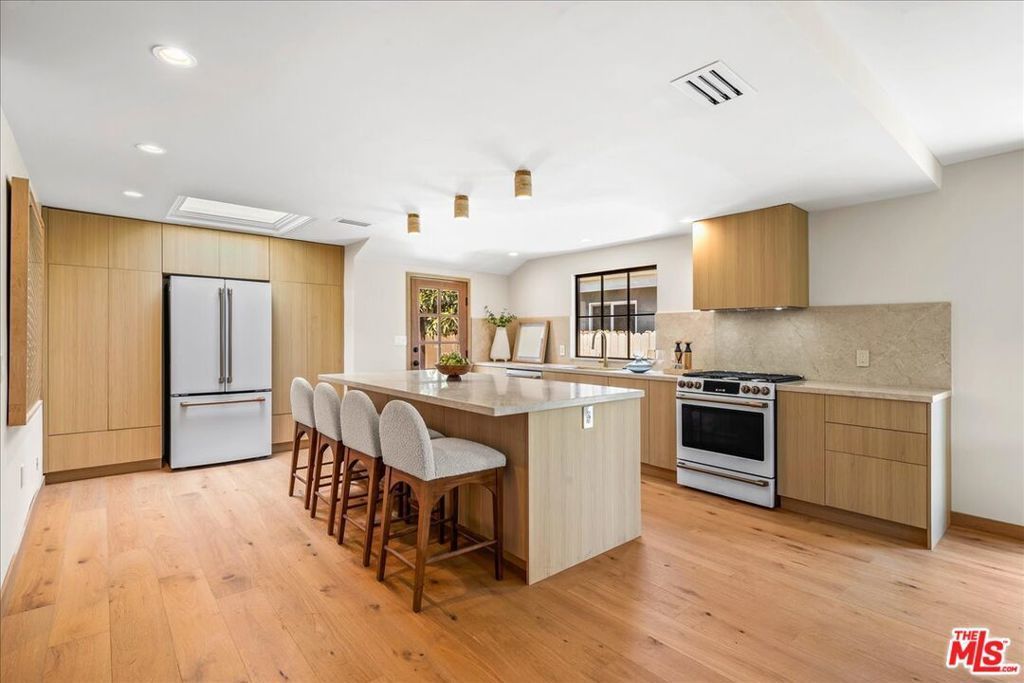 14537 Hesby Street, Sherman Oaks