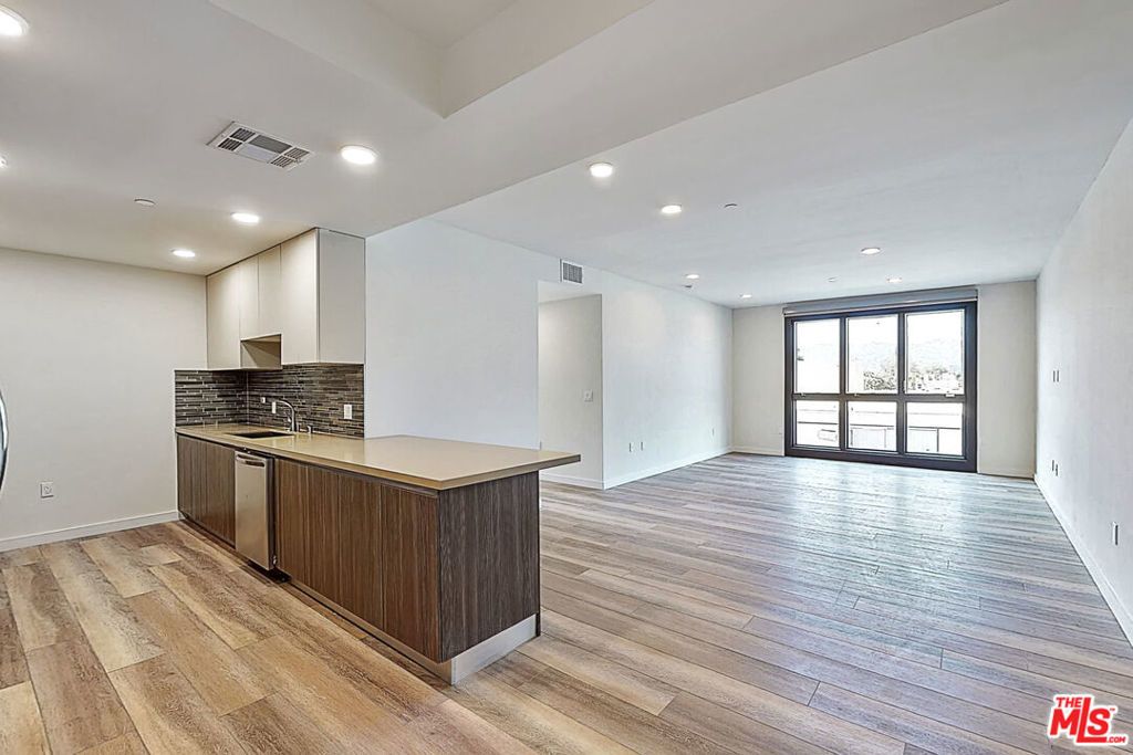 1070 S Bedford Street # 205, Los Angeles