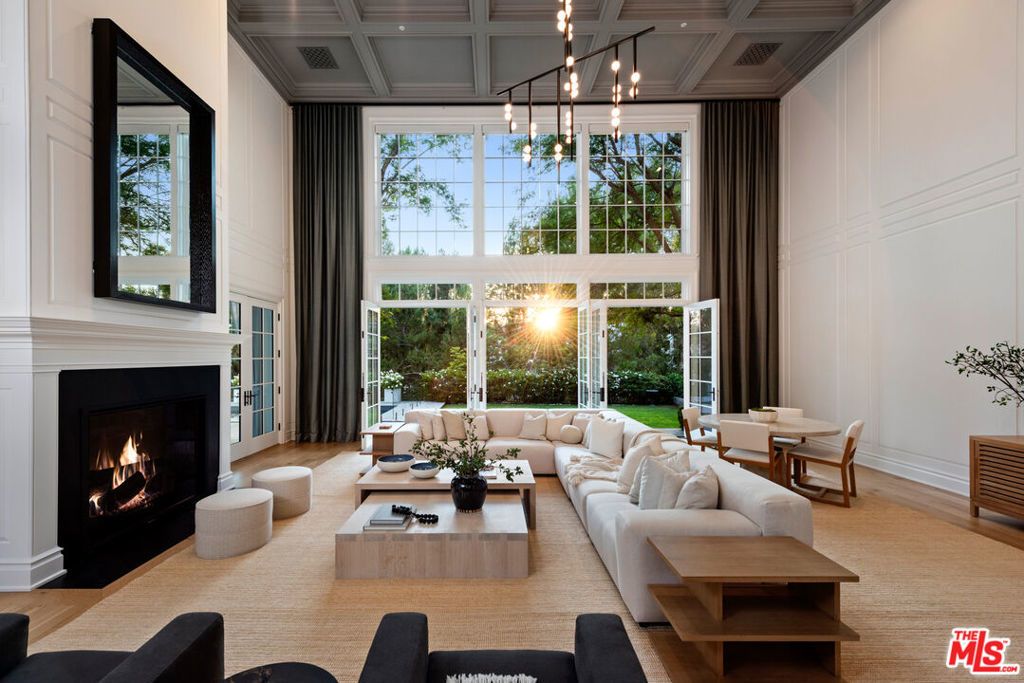 491 N Tigertail Road, Los Angeles
