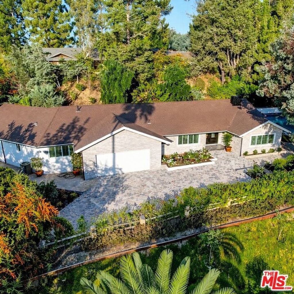 4732 Del Moreno Drive, Woodland Hills