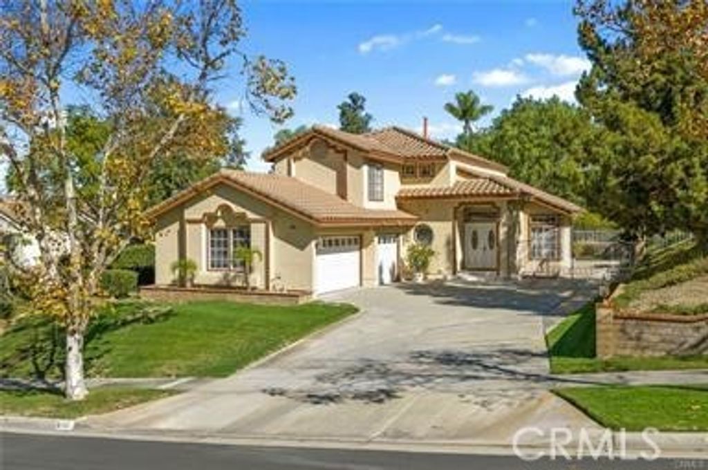1611 San Almada, Corona