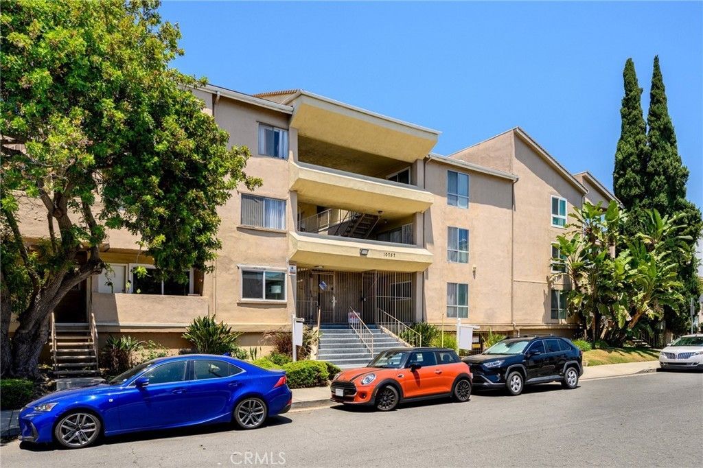 10757 Hortense Street # 210, Toluca Lake