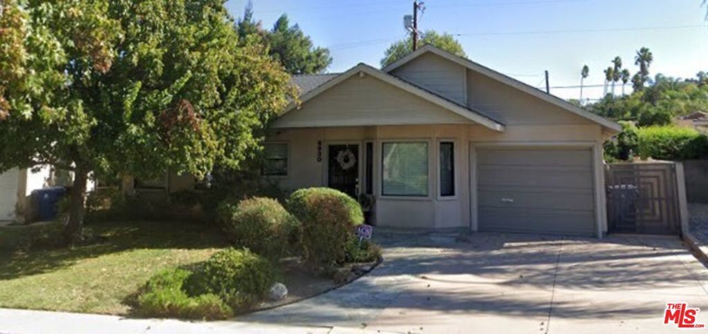 4930 Garden Grove Avenue, Tarzana