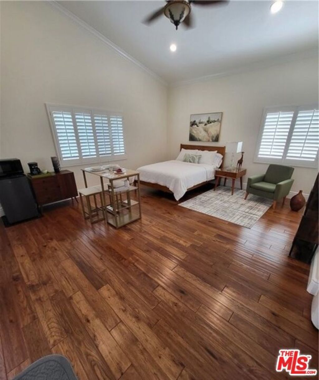 4956 Doman Avenue, Tarzana